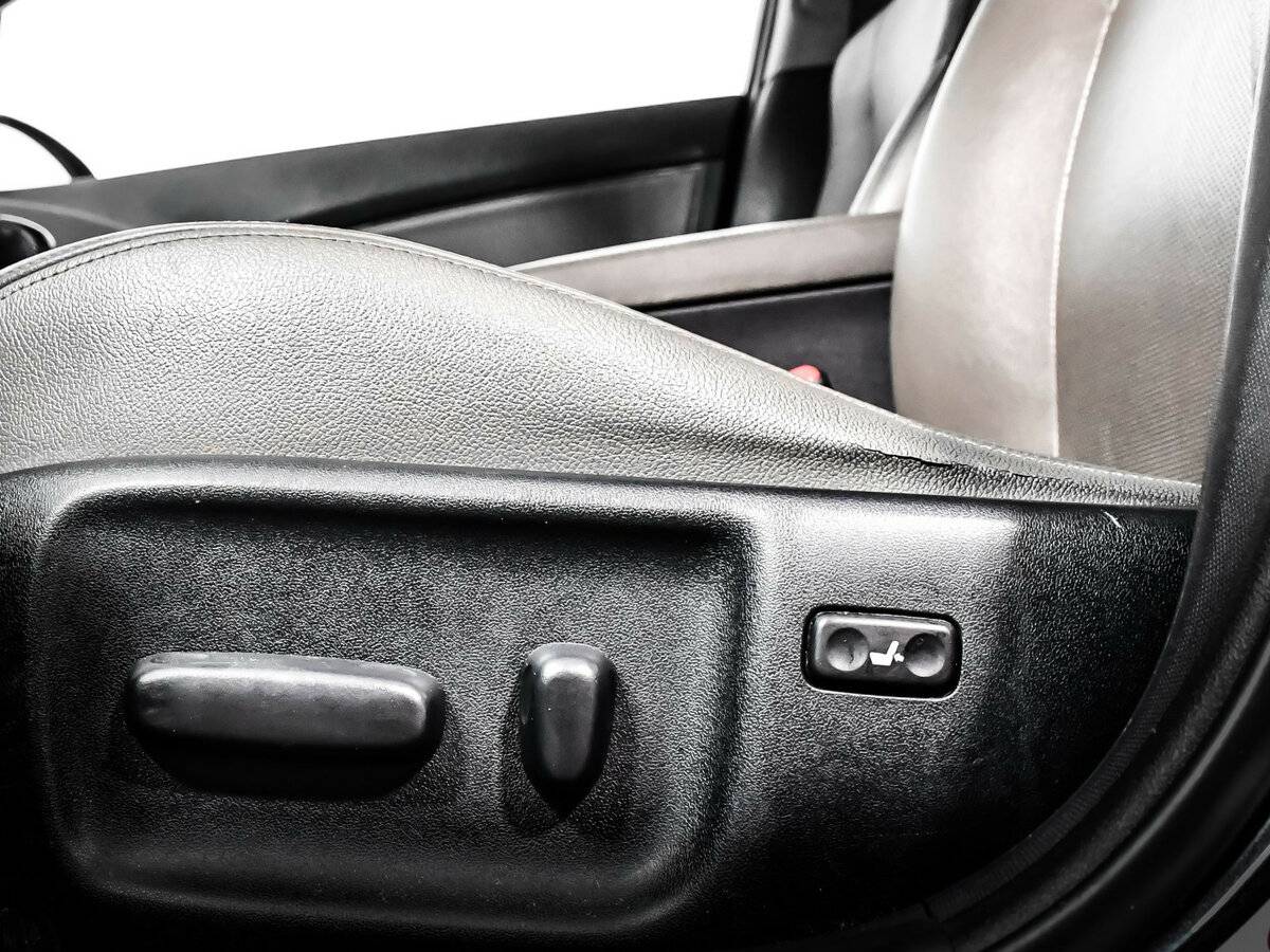 Toyota Avensis III Рестайлинг, 2012 Фото №12