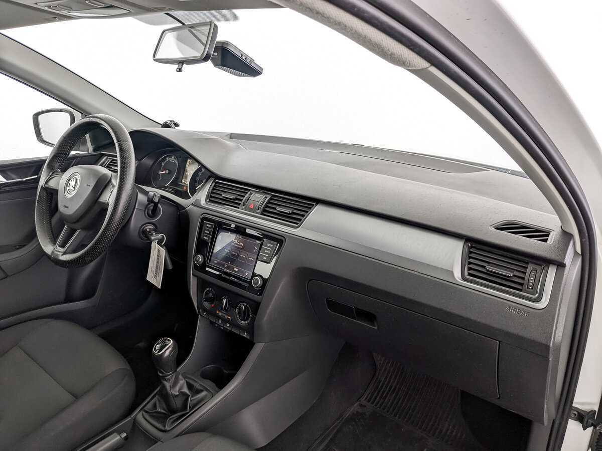 Skoda Rapid, 2017 Фото №11