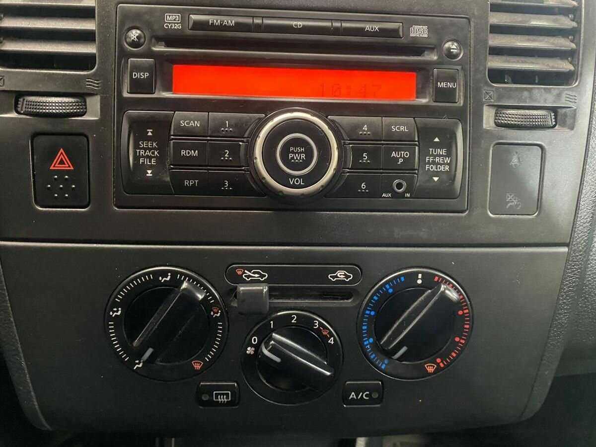 Nissan Tiida, 2013 Фото №13