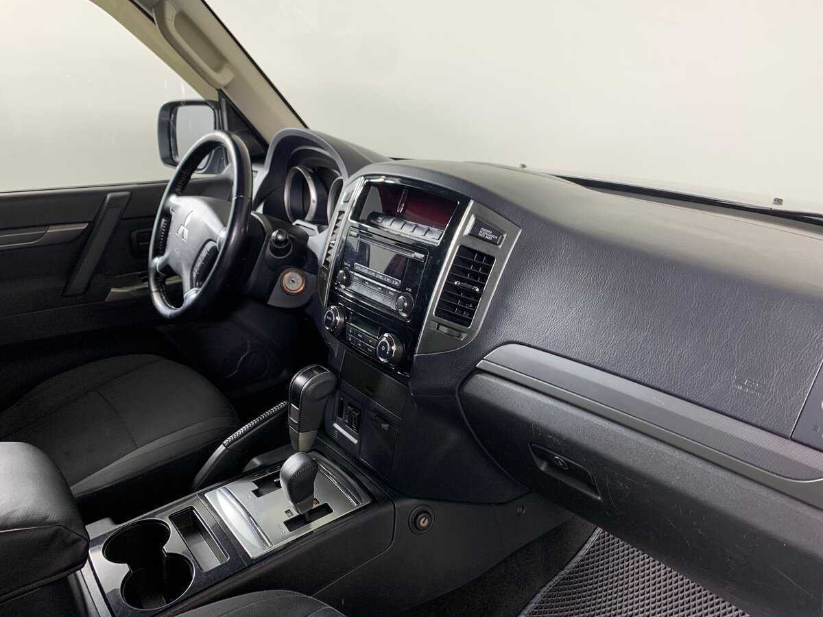 Mitsubishi Pajero, 2015 Фото №14