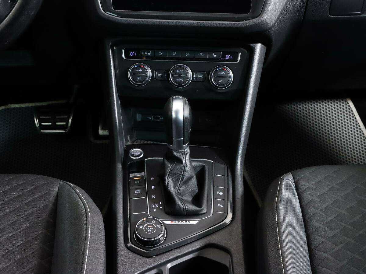 Volkswagen Tiguan, 2018 Фото №13