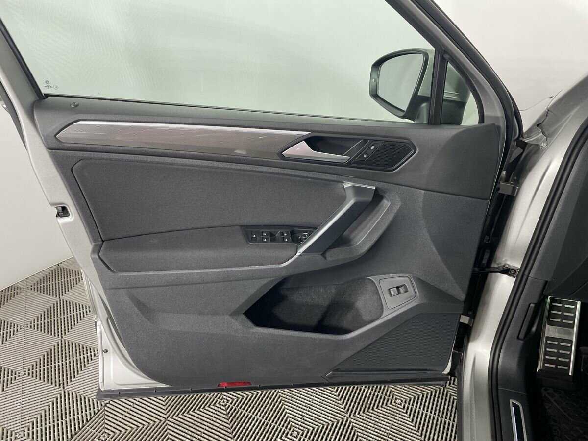 Volkswagen Tiguan, 2019 Фото №8