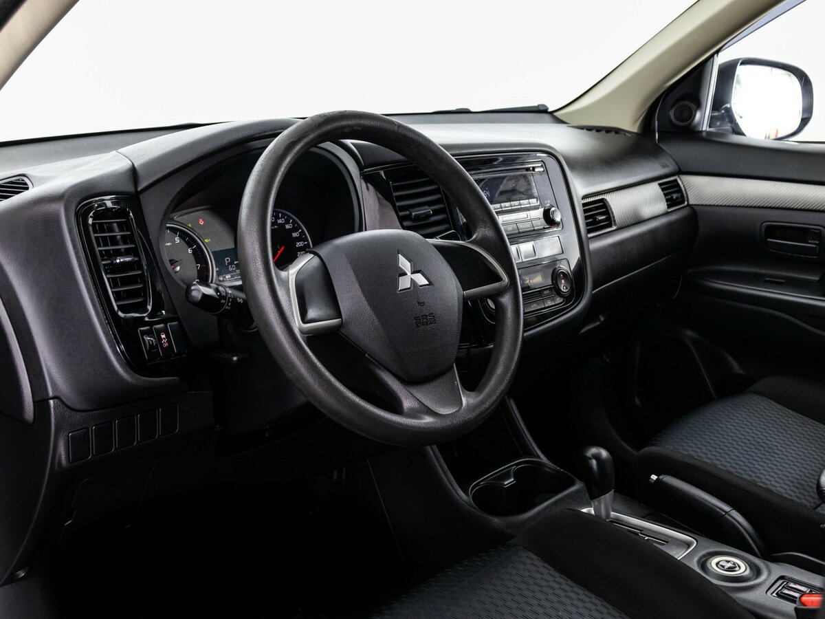 Mitsubishi Outlander III Рестайлинг, 2014 Фото №9