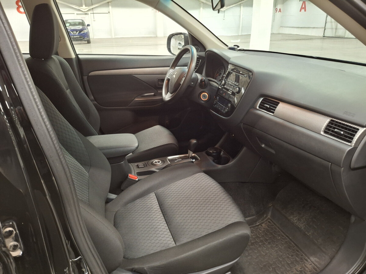 Mitsubishi Outlander III Рестайлинг, 2014 Фото №10