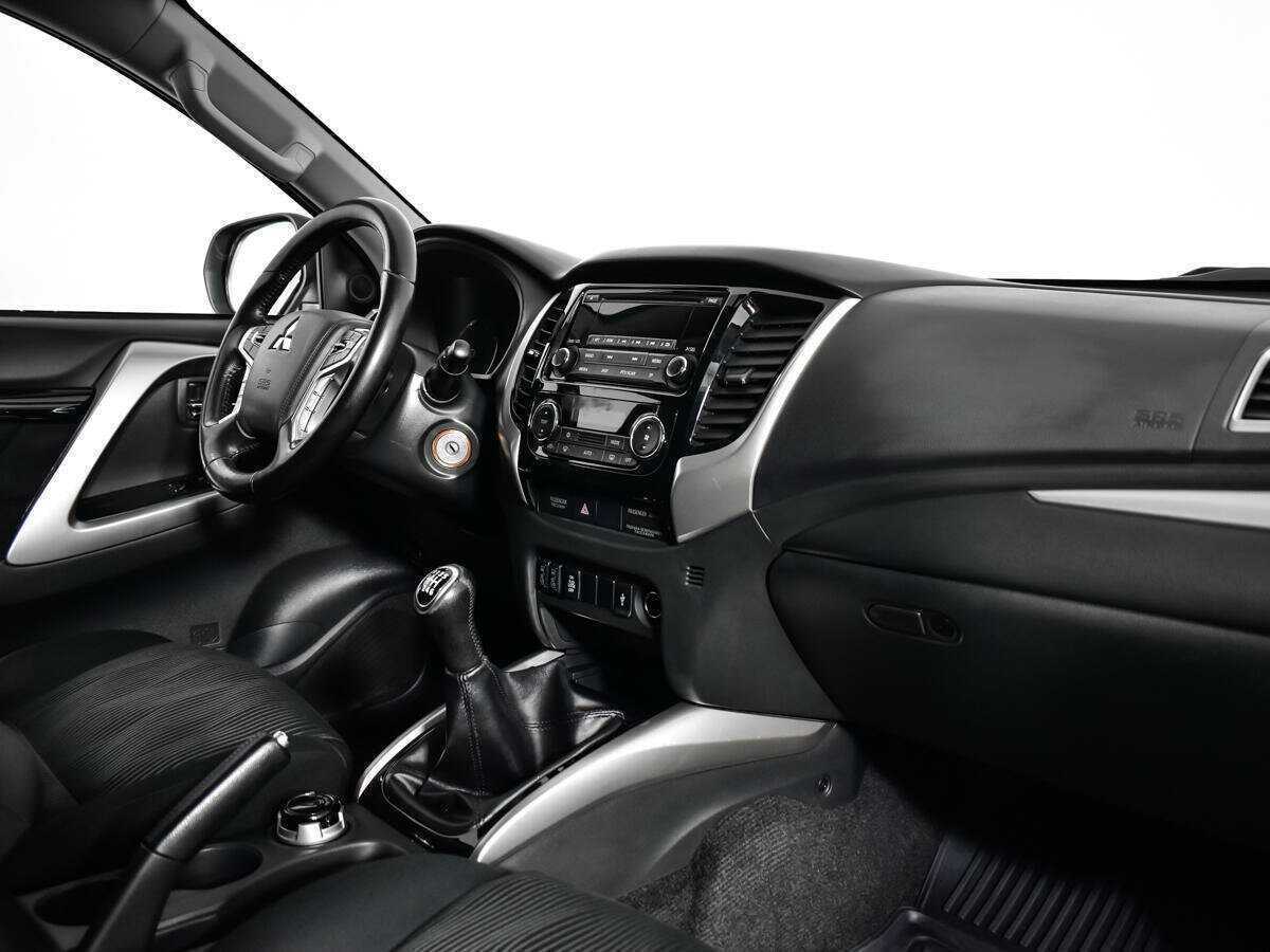 Mitsubishi Pajero Sport, 2017 Фото №9