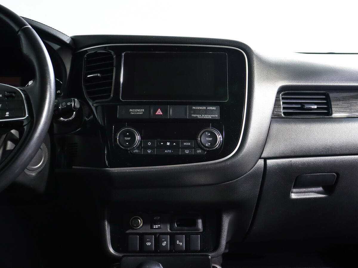 Mitsubishi Outlander, 2017 Фото №11