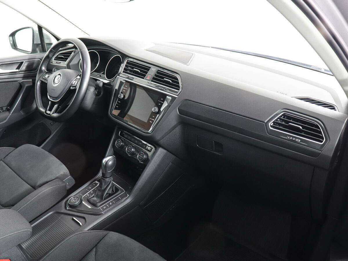 Volkswagen Tiguan, 2020 Фото №10