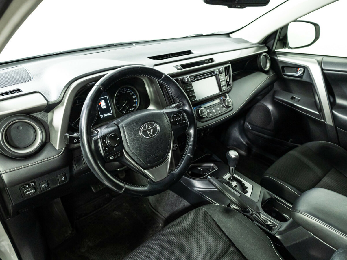 Toyota RAV4 IV (XA40) Рестайлинг, 2016 Фото №9