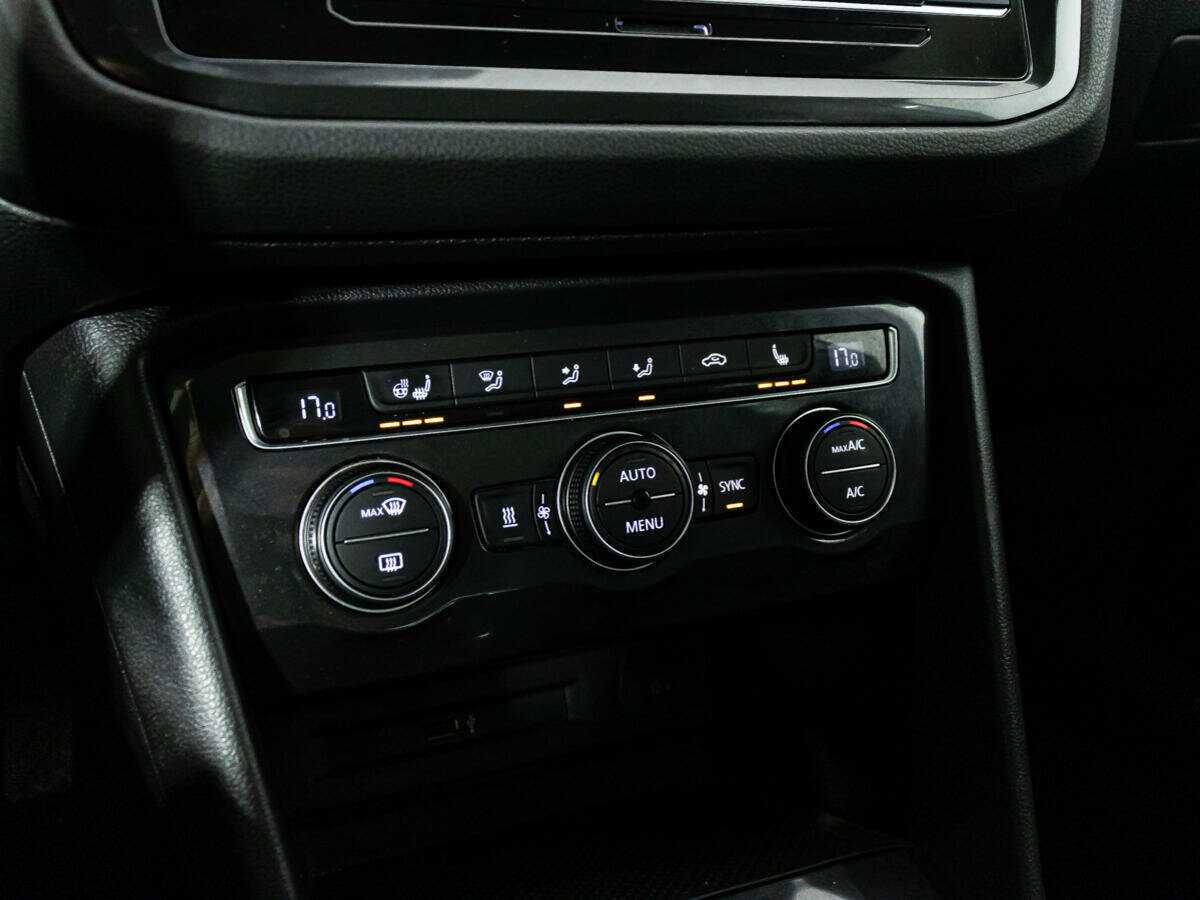Volkswagen Tiguan, 2018 Фото №16
