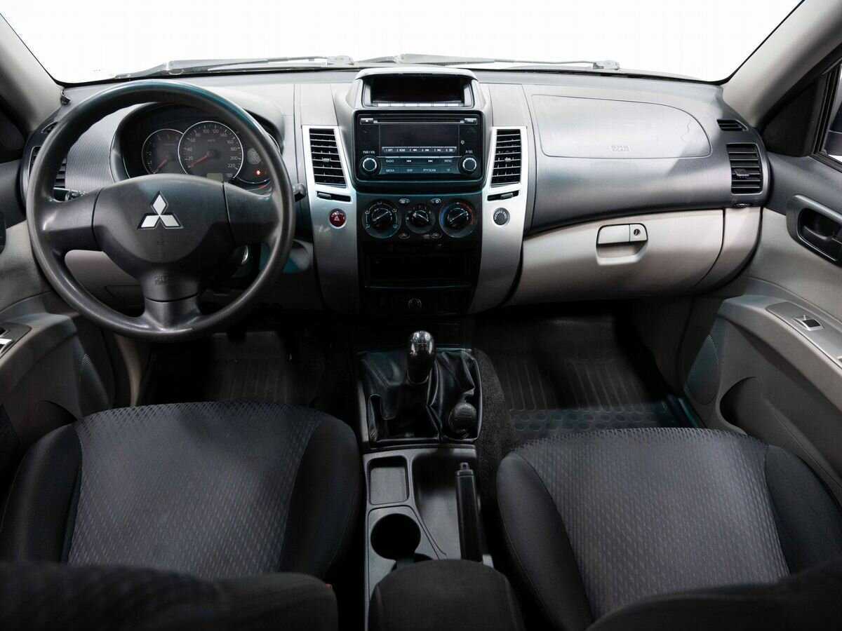 Mitsubishi Pajero Sport, 2014 Фото №13