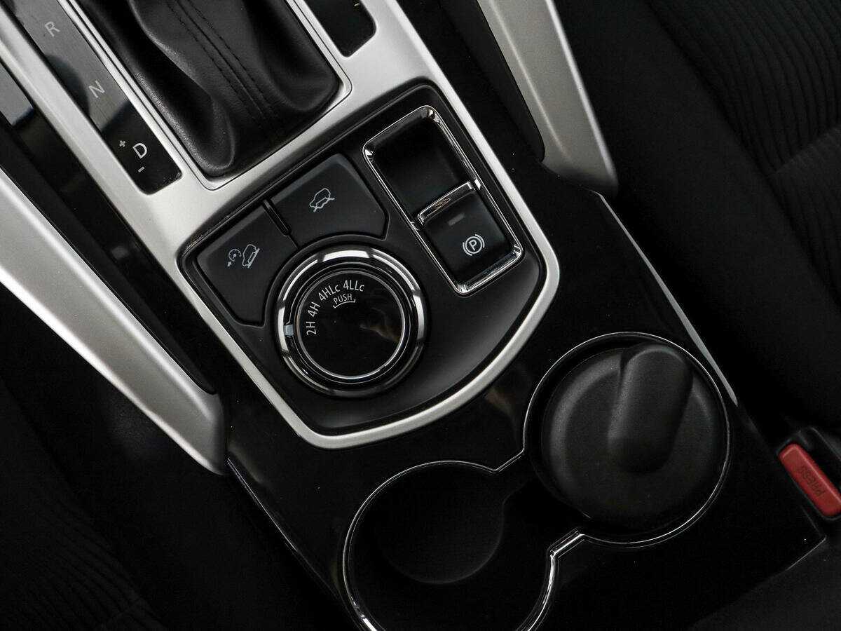 Mitsubishi Pajero Sport, 2017 Фото №11