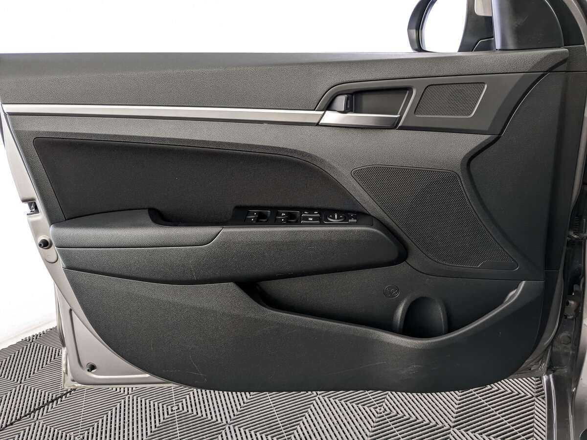Hyundai Elantra, 2019 Фото №15