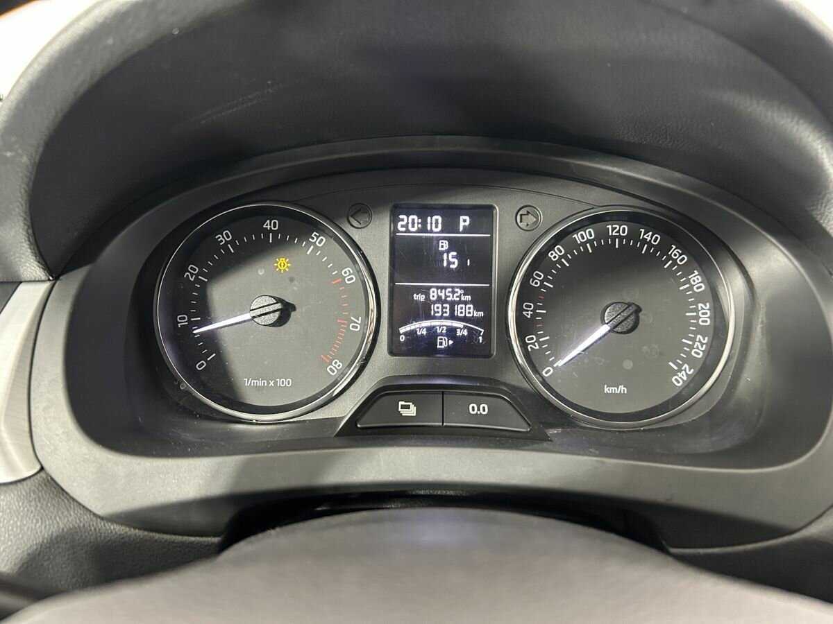 Skoda Rapid, 2014 Фото №11