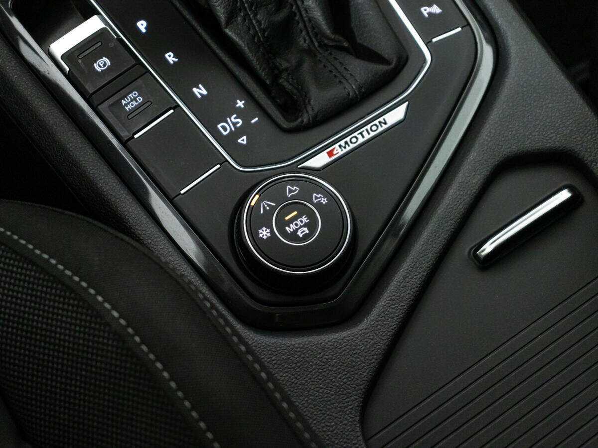 Volkswagen Tiguan, 2018 Фото №20