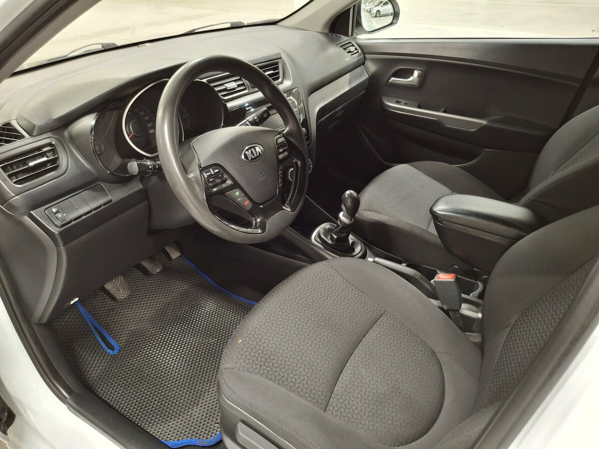 Kia Rio III Рестайлинг, 2017 Фото №15