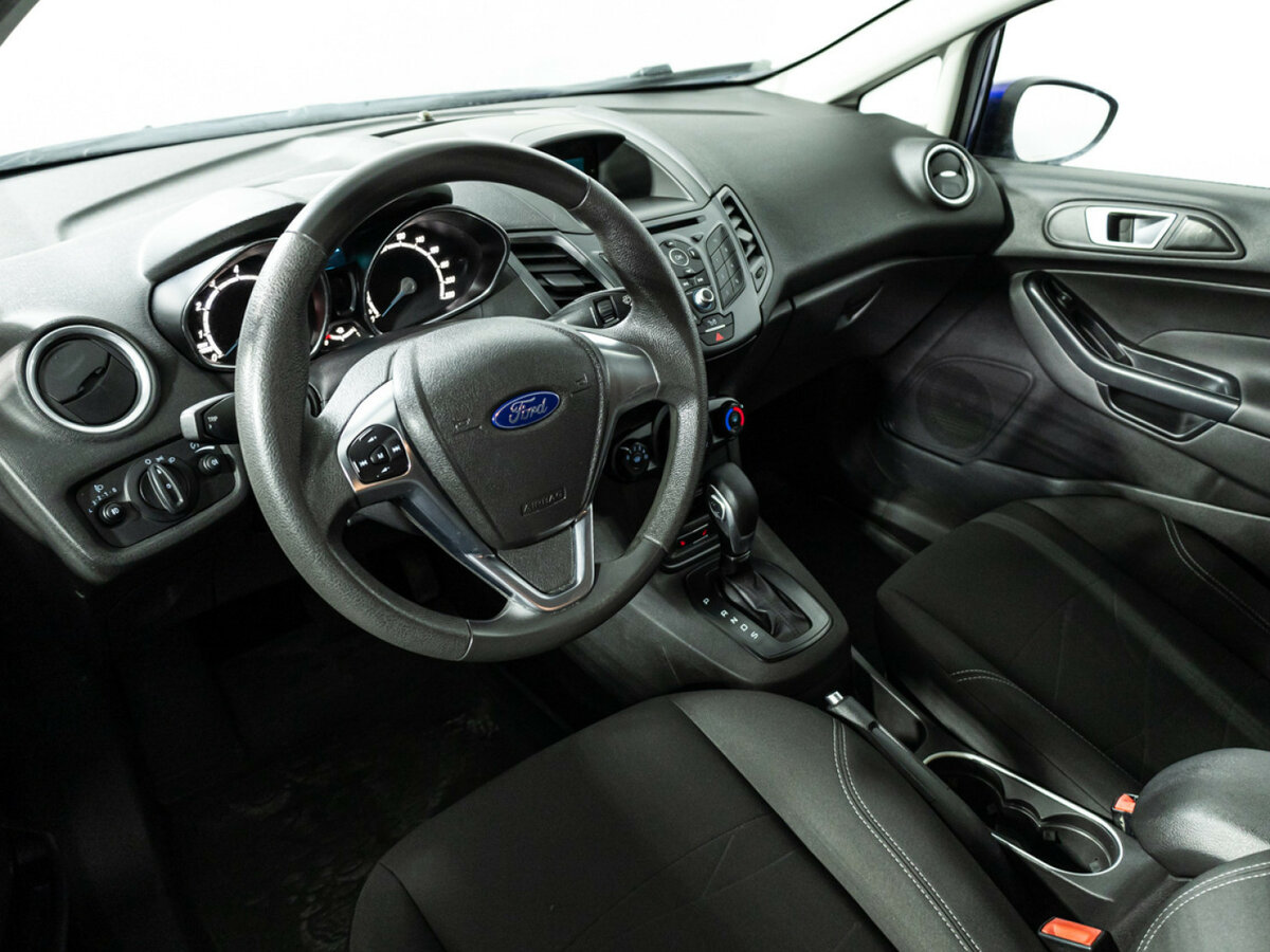 Ford Fiesta Mk6 Рестайлинг, 2016 Фото №11