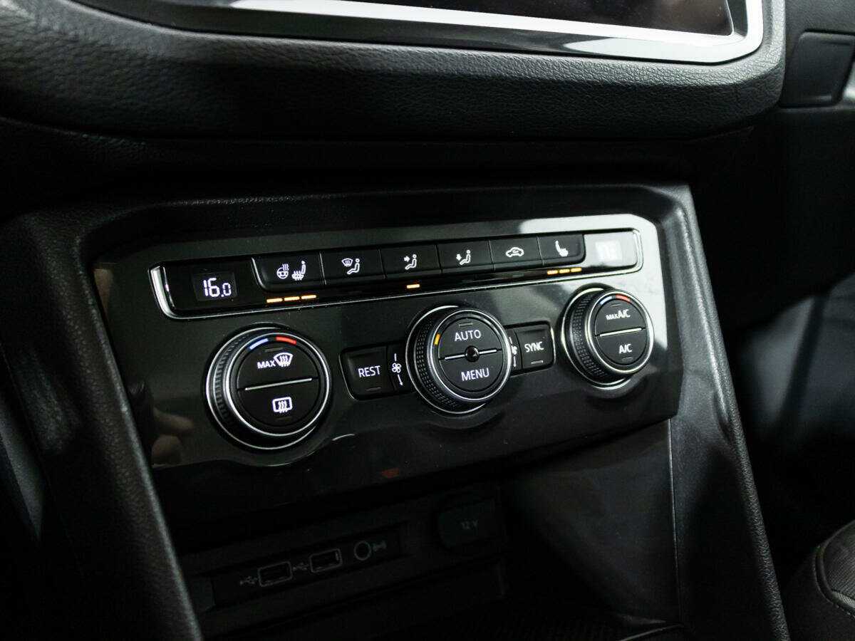 Volkswagen Tiguan, 2019 Фото №16