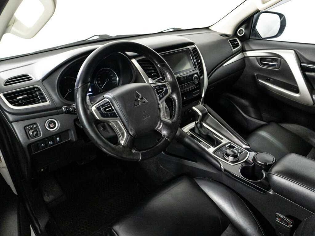 Mitsubishi Pajero Sport, 2018 Фото №11