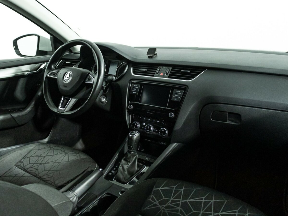 Skoda Octavia III (A7) Рестайлинг, 2019 Фото №9