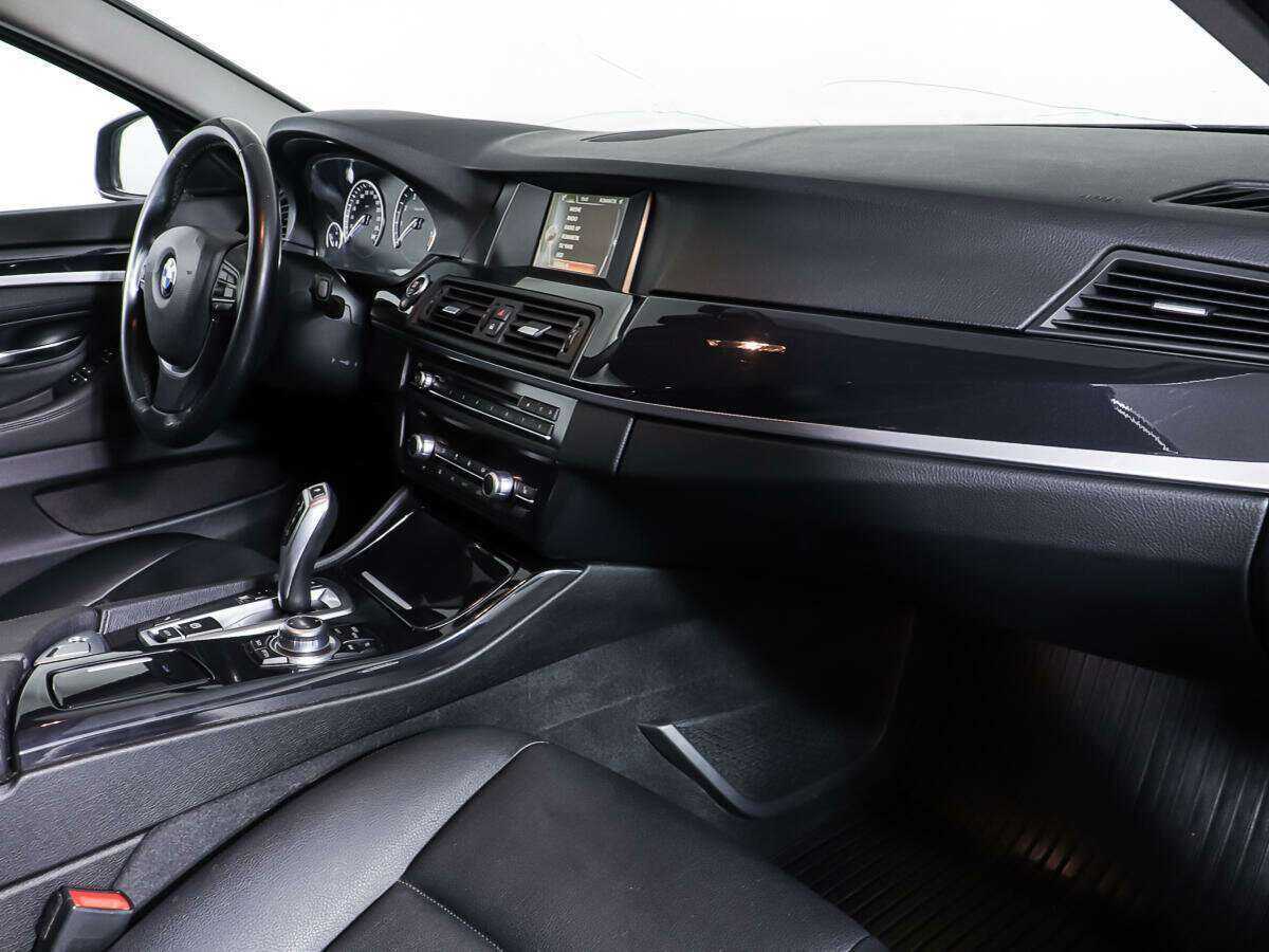 BMW 5 серии 520i, 2015 Фото №9