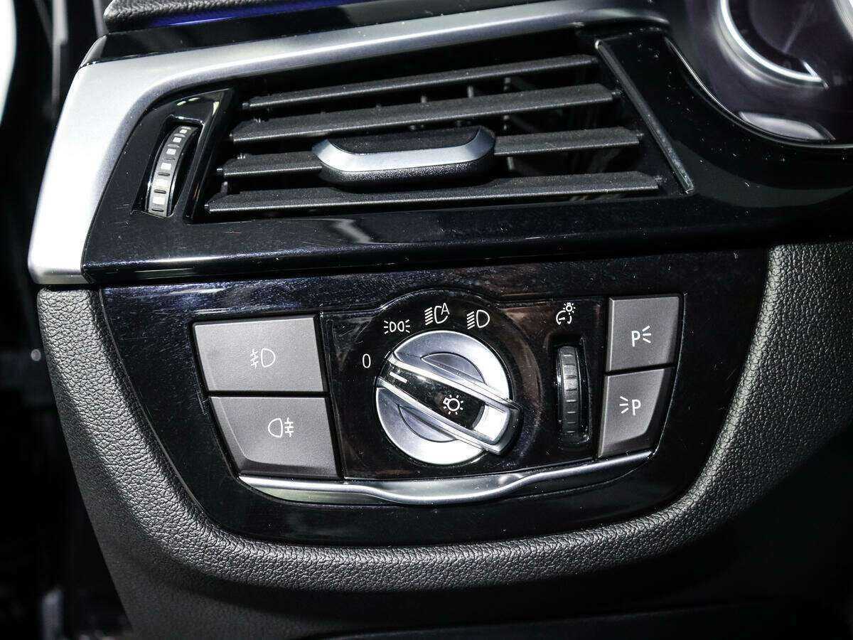 BMW 5 серии 520d xDrive, 2017 Фото №16