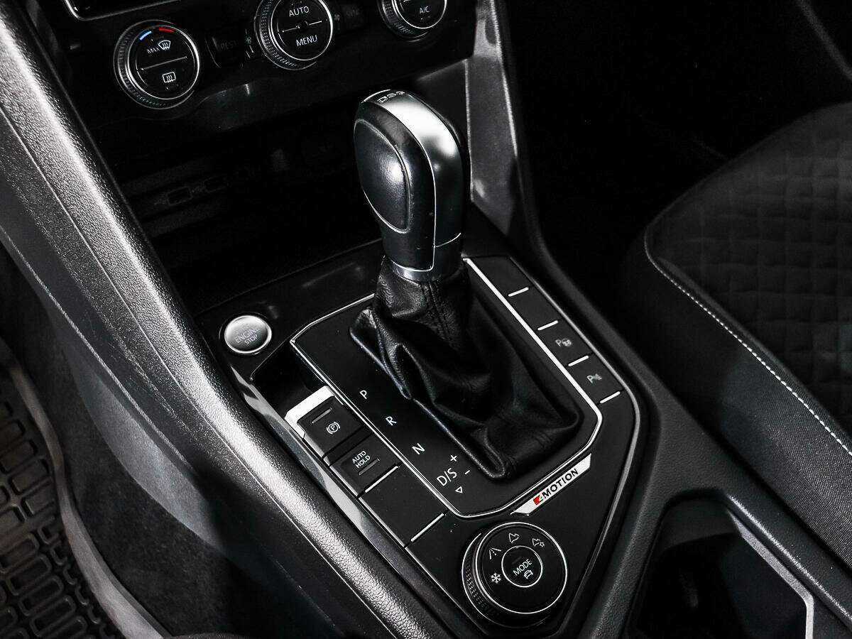 Volkswagen Tiguan, 2018 Фото №10