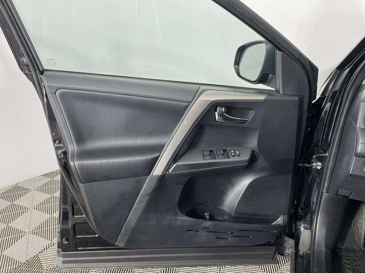 Toyota RAV4, 2018 - 86 830 км. | Фото №8