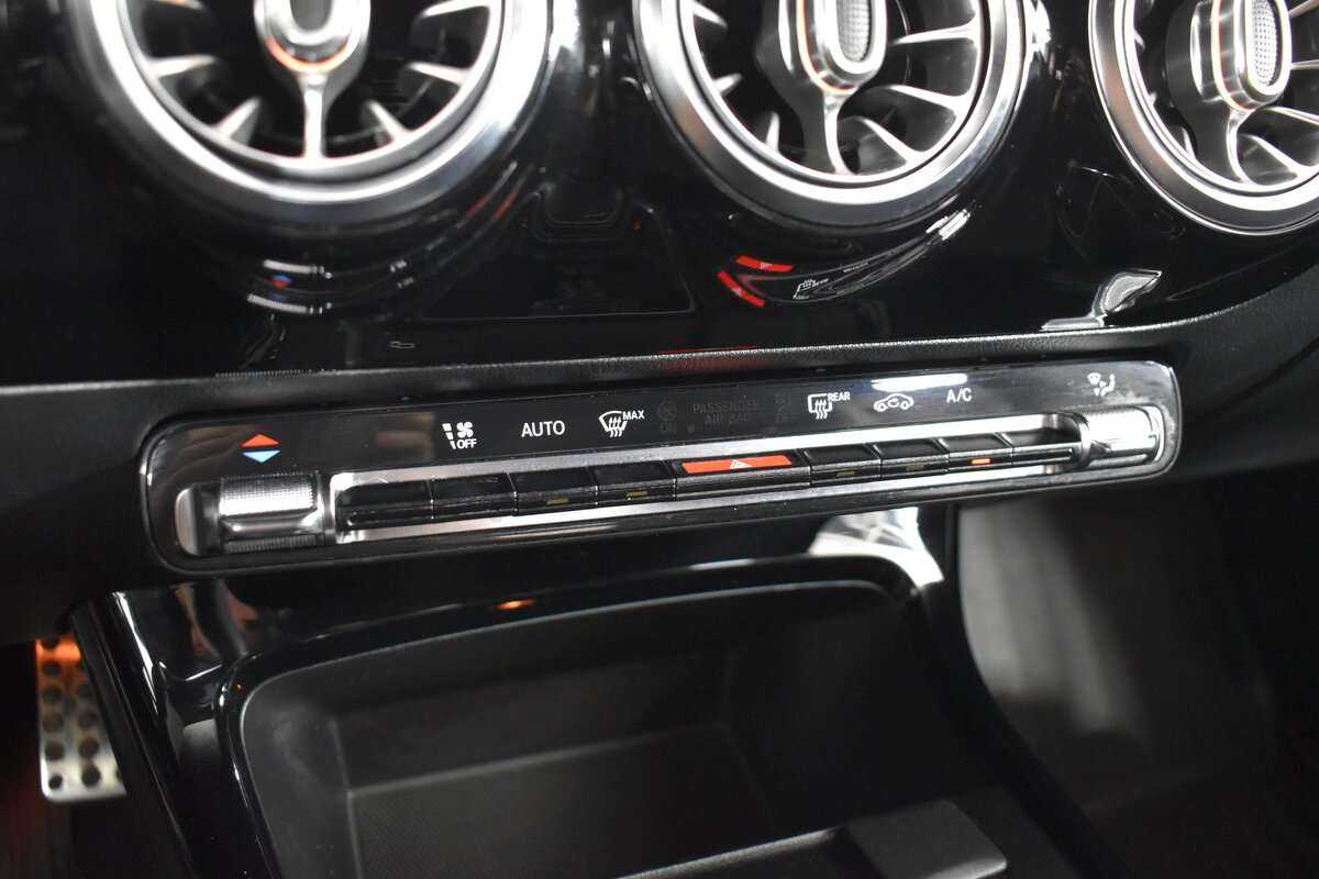 Mercedes-Benz A-Класс 200, 2018 Фото №16