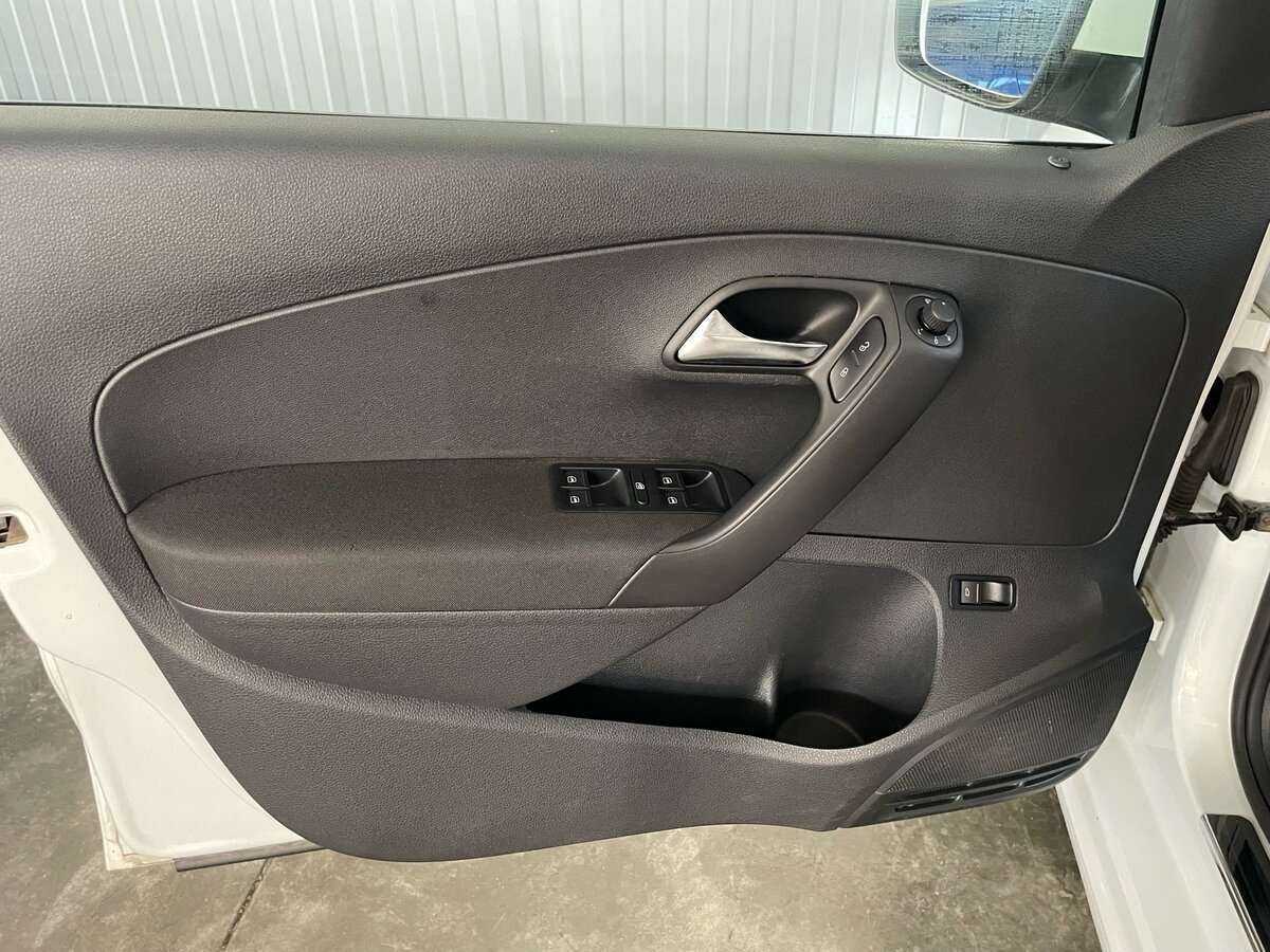 Volkswagen Polo, 2018 Фото №17