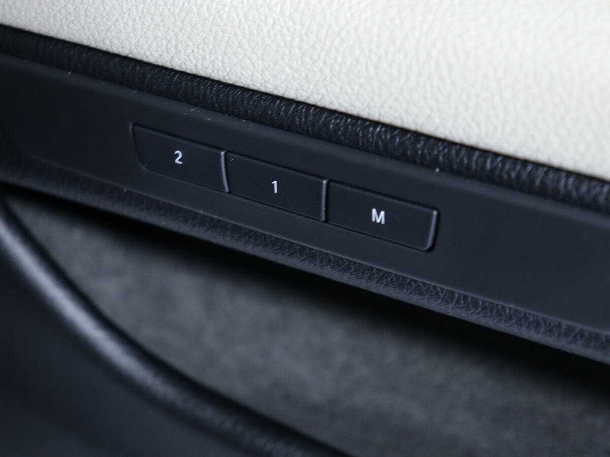 BMW 5 серии 535i xDrive, 2012 Фото №16