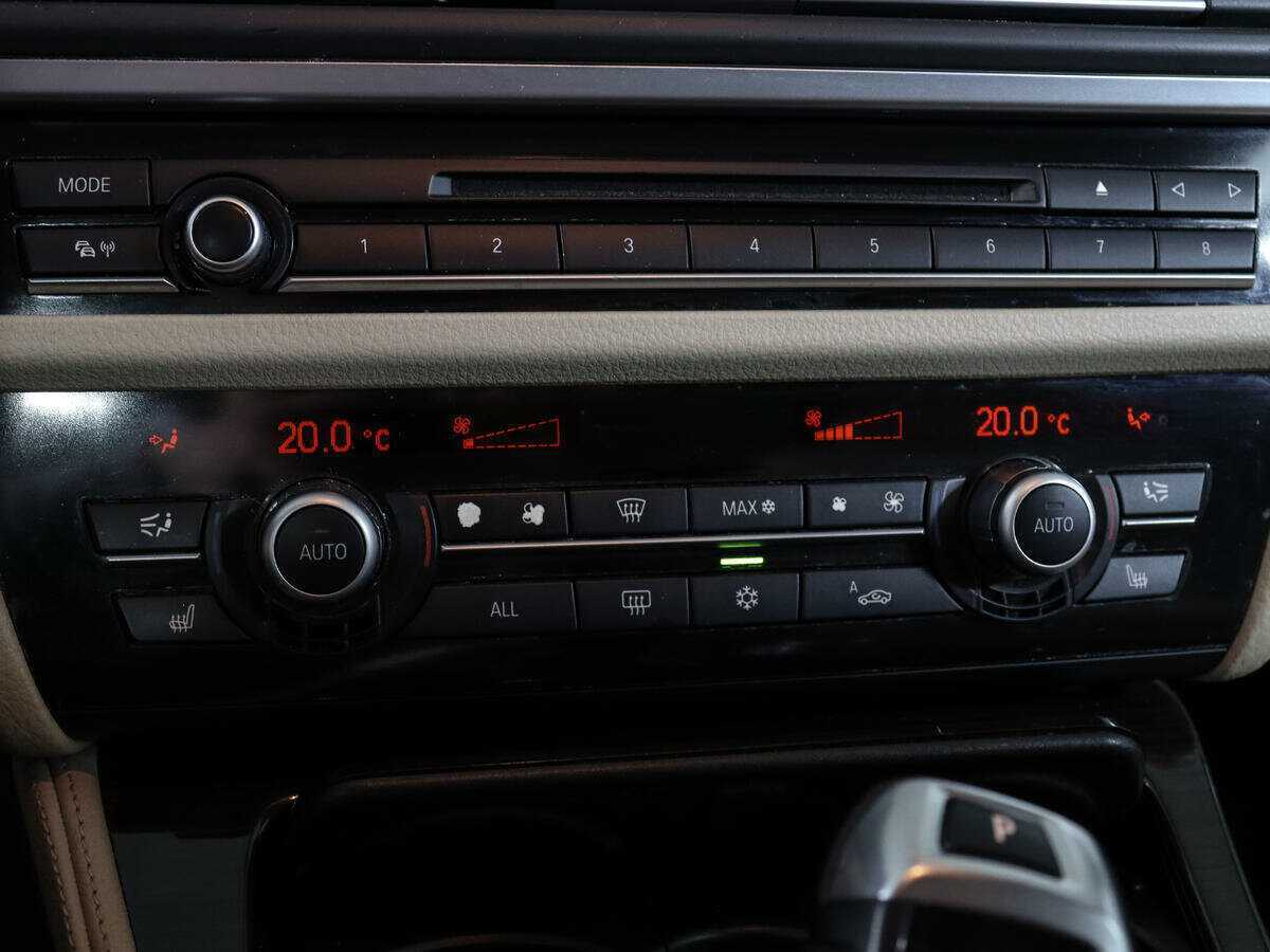 BMW 5 серии 535i xDrive, 2012 Фото №25