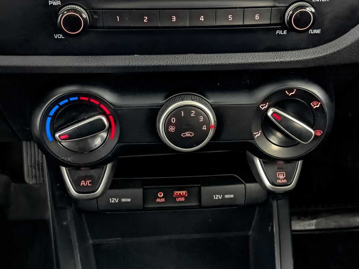 Kia Rio X-Line, 2019 Фото №17