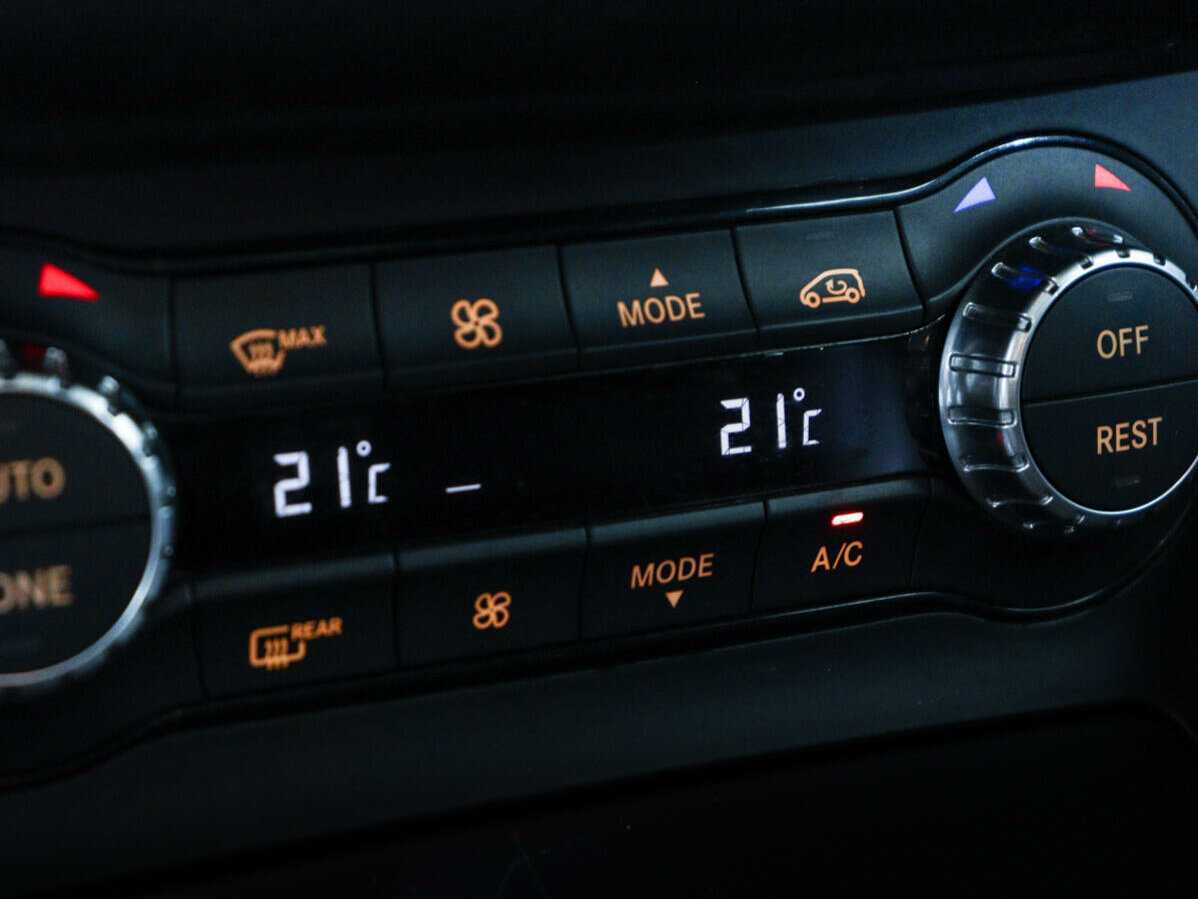 Mercedes-Benz CLA 200, 2013 Фото №20