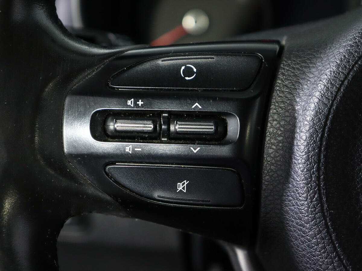 Kia Rio X-Line, 2019 Фото №15