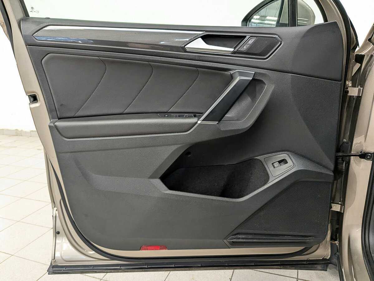 Volkswagen Tiguan, 2018 Фото №19