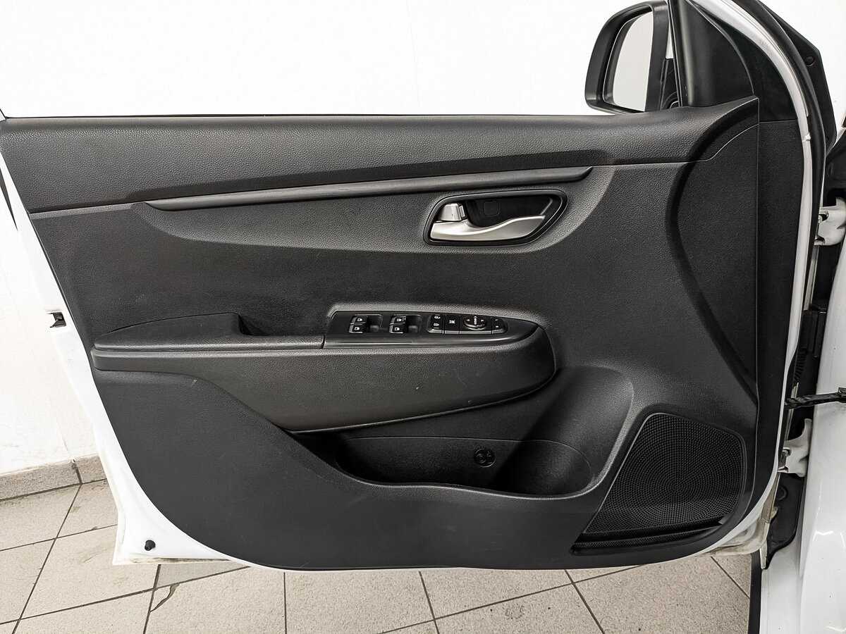 Kia Rio X-Line, 2020 Фото №16