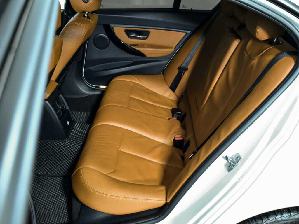 BMW 3 серии 318i, 2017 Фото №14