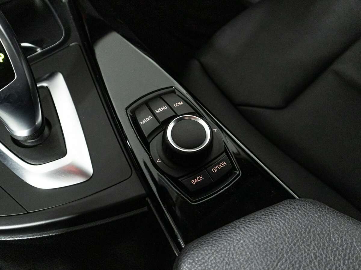 BMW 3 серии 318i, 2018 Фото №17