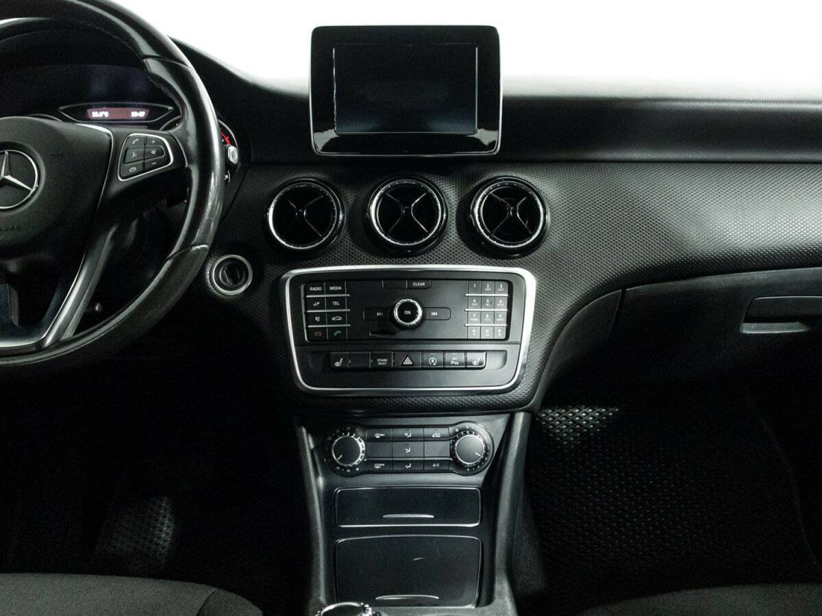 Mercedes-Benz A-Класс 180, 2017 Фото №14