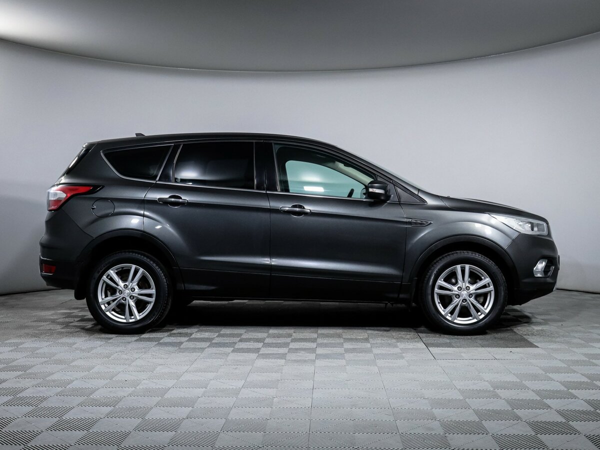 Ford Kuga II Рестайлинг, 2019 Фото №4