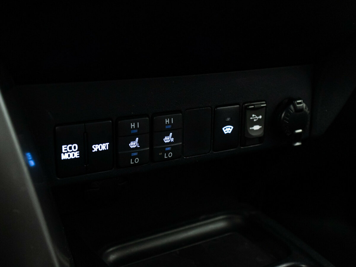 Toyota RAV4 IV (XA40) Рестайлинг, 2015 Фото №16