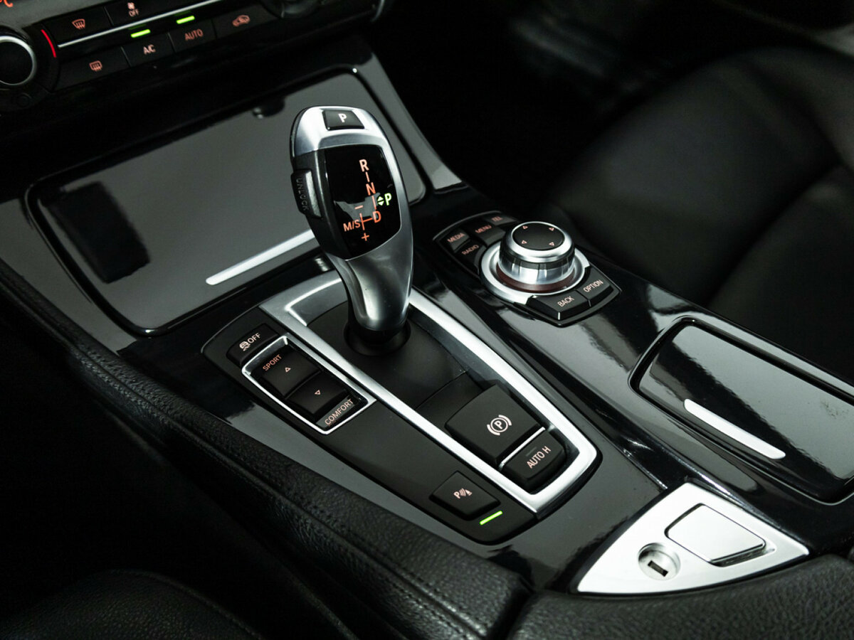 BMW 5 серии 520i VI (F10/F11/F07) Рестайлинг, 2014 Фото №18