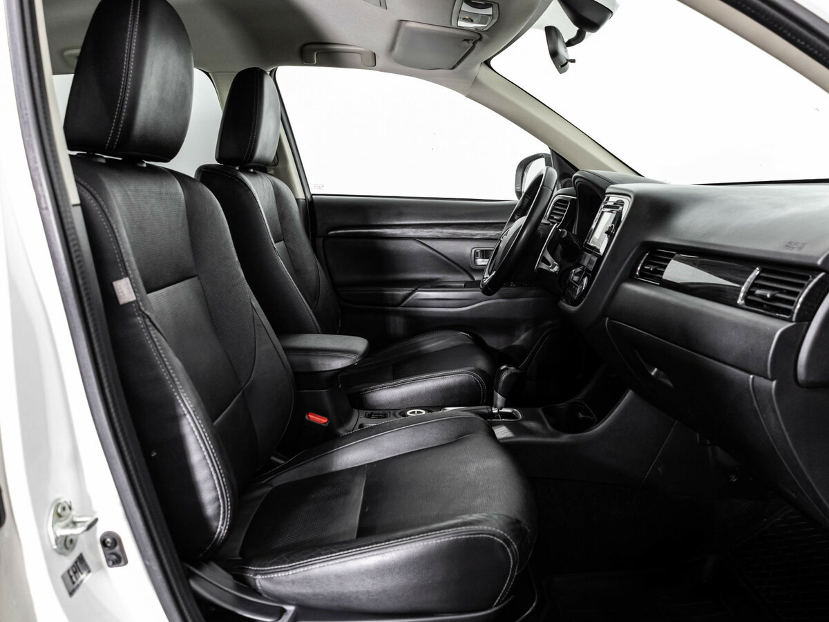 Mitsubishi Outlander III Рестайлинг 2, 2016 Фото №15